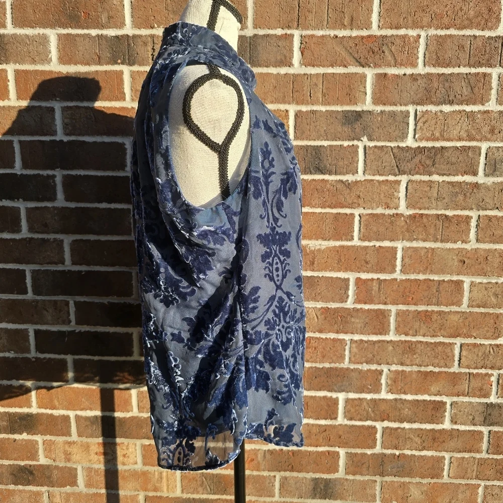 White House Black Market Blue Patterned Blouse - Picture 2 of 12